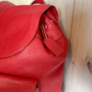 Coach Billie backpack in Cherry red pebbled leather Coach Medium Charlie Backpack Pebble Denim Cherry Print  main image 4